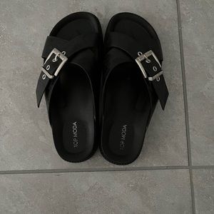 Sandals with cross straps